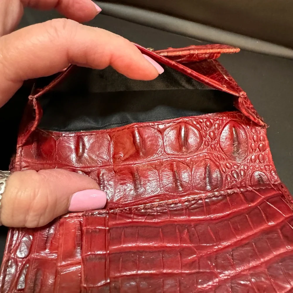 Brahmin measures 5x4”