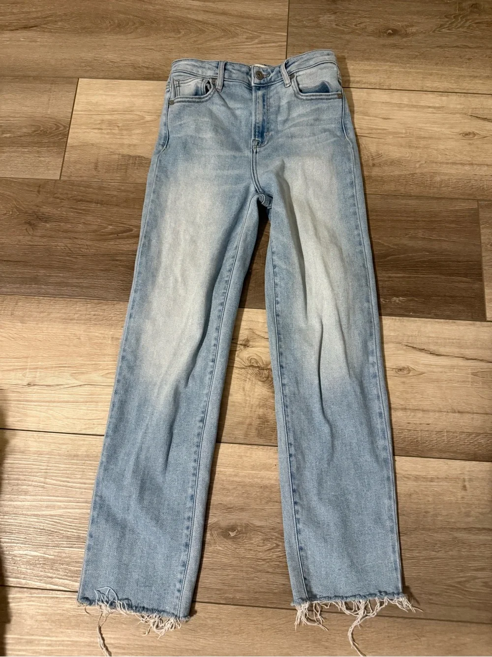 Light Wash Straight Leg Women’s Jeans with Frayed Hem