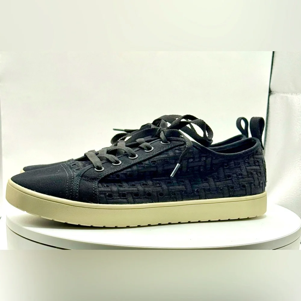 Koolaburra by UGG Women’s Black Lace-Up Sneakers Size 11‎