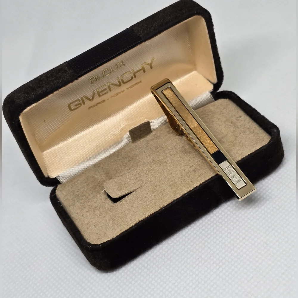 Givenchy elevate your
