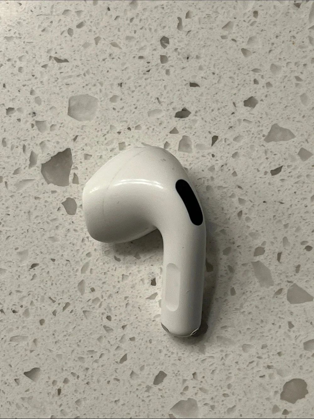 Apple includes airpods