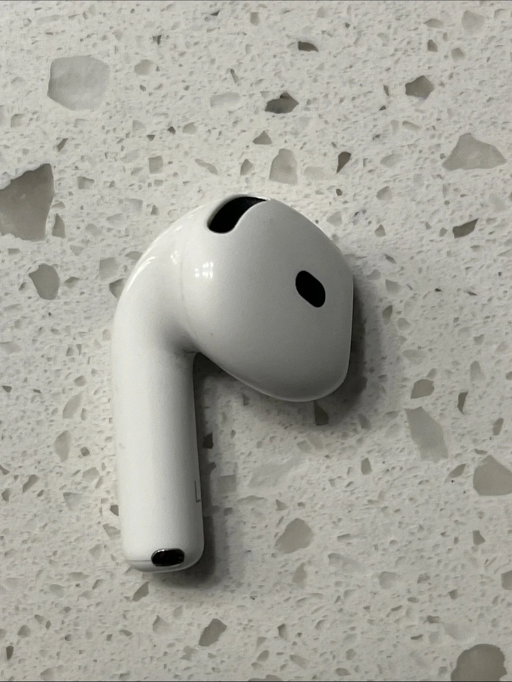 Apple includes airpods