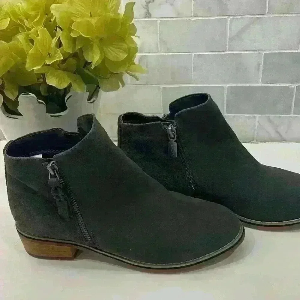 Blondo, “Liam” waterproof dark grey Ankle Bootie. Excellent Condition Size 7.5