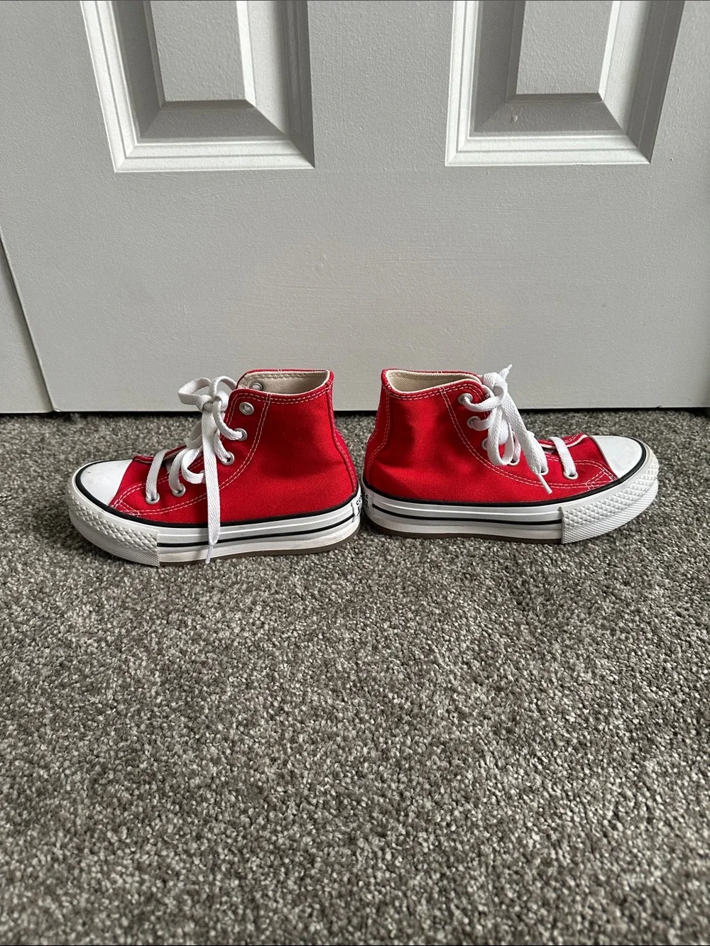 Converse vibrant red