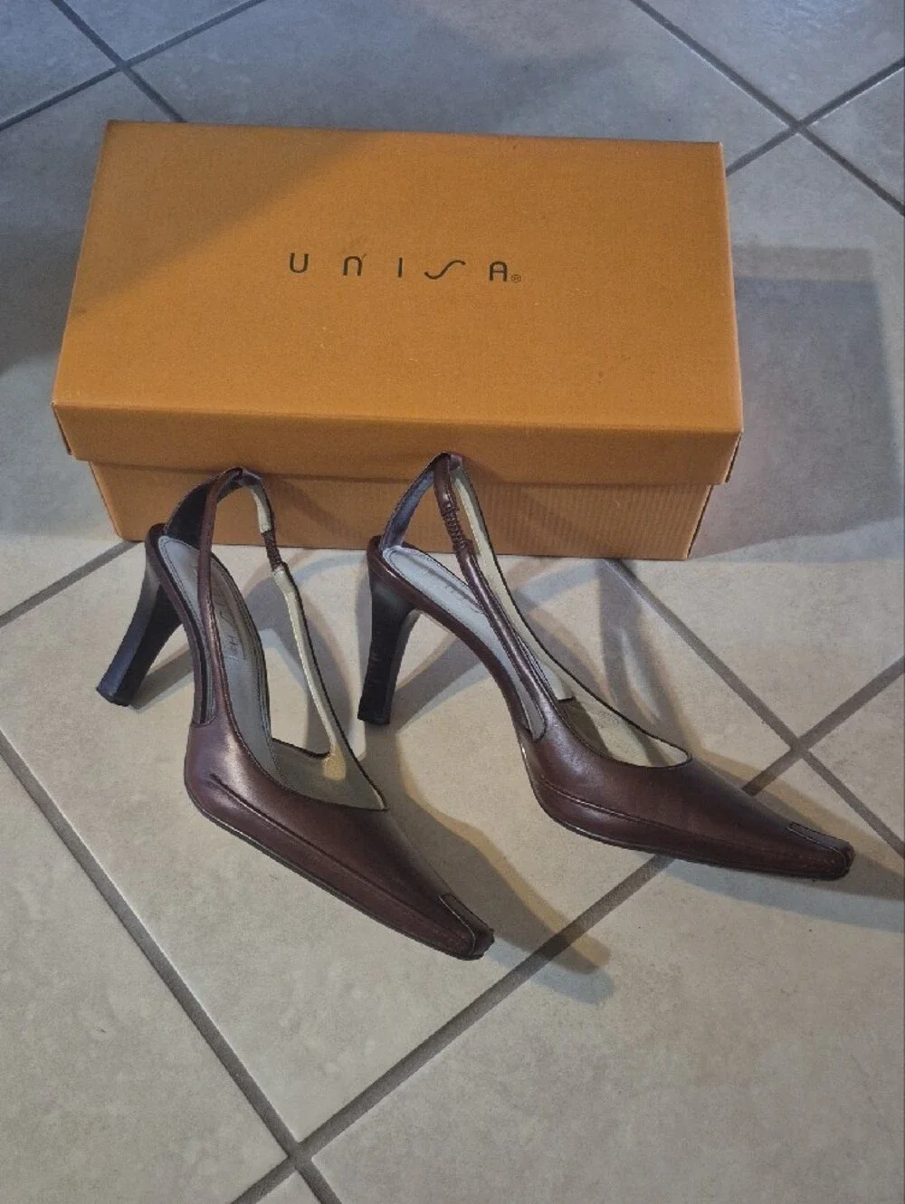 Unisa sleek slingback
