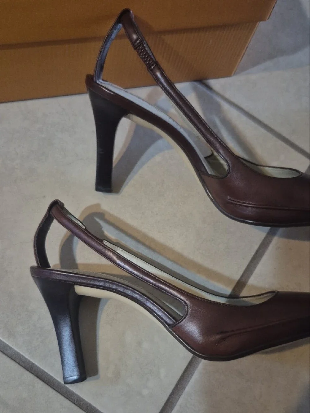 Unisa sleek slingback