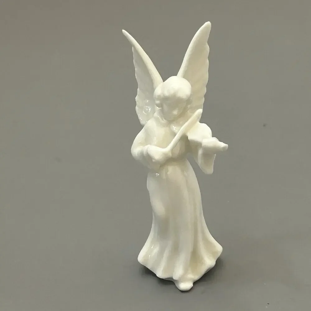 Unbranded figurines violin