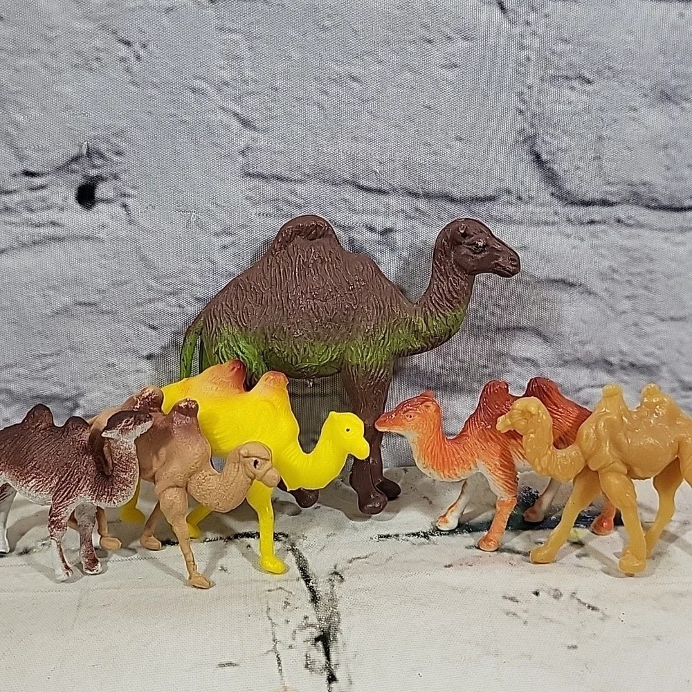 Vintage‎ Animal Figures Camels Lot Of 6 Plastic Molded Desert Nativity