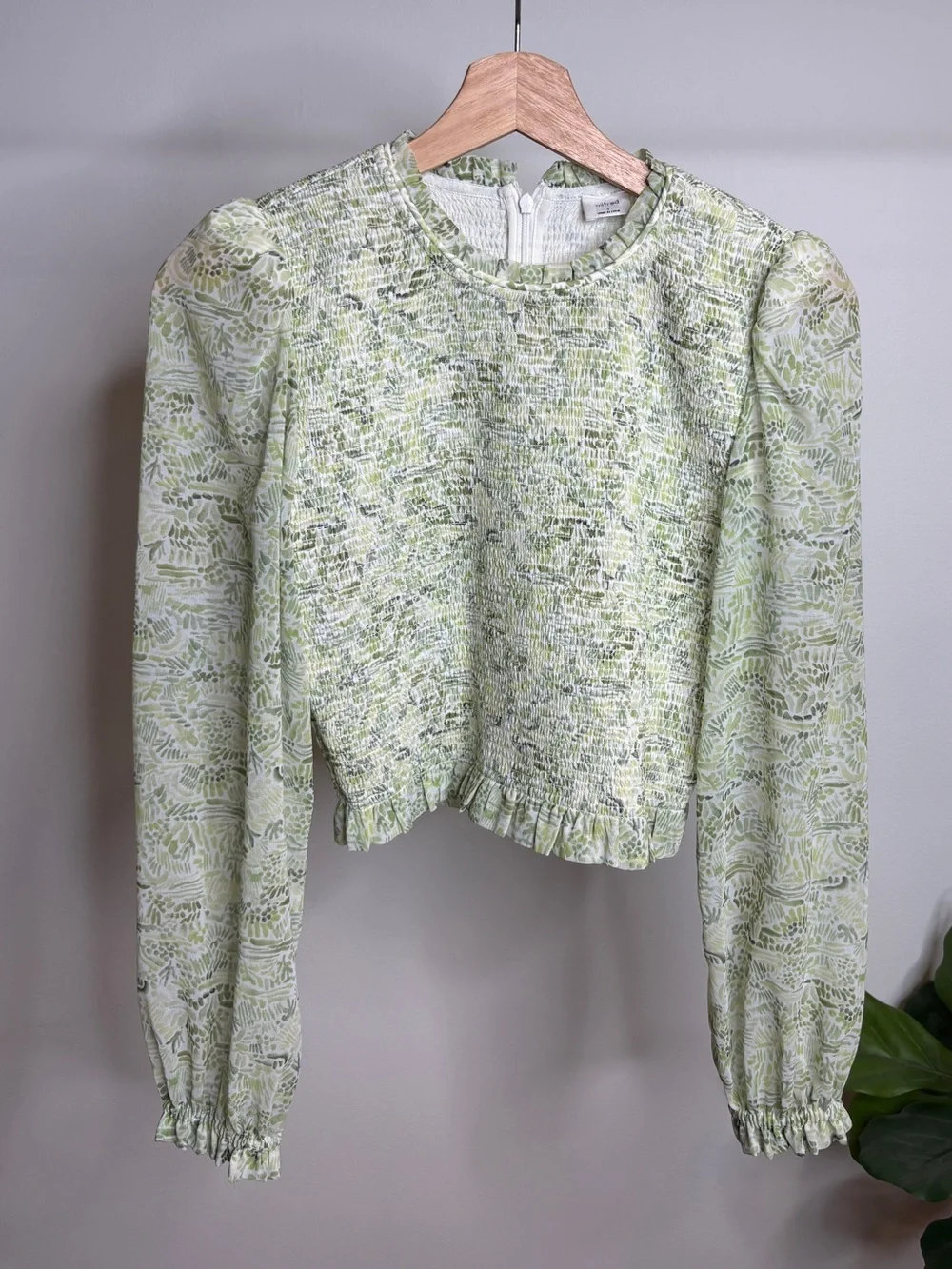 Aritzia floral delicate