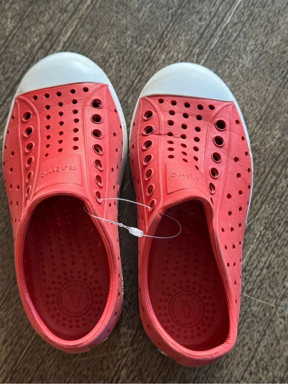 Native Jefferson Slip-On Kids Shoes in Red C10
