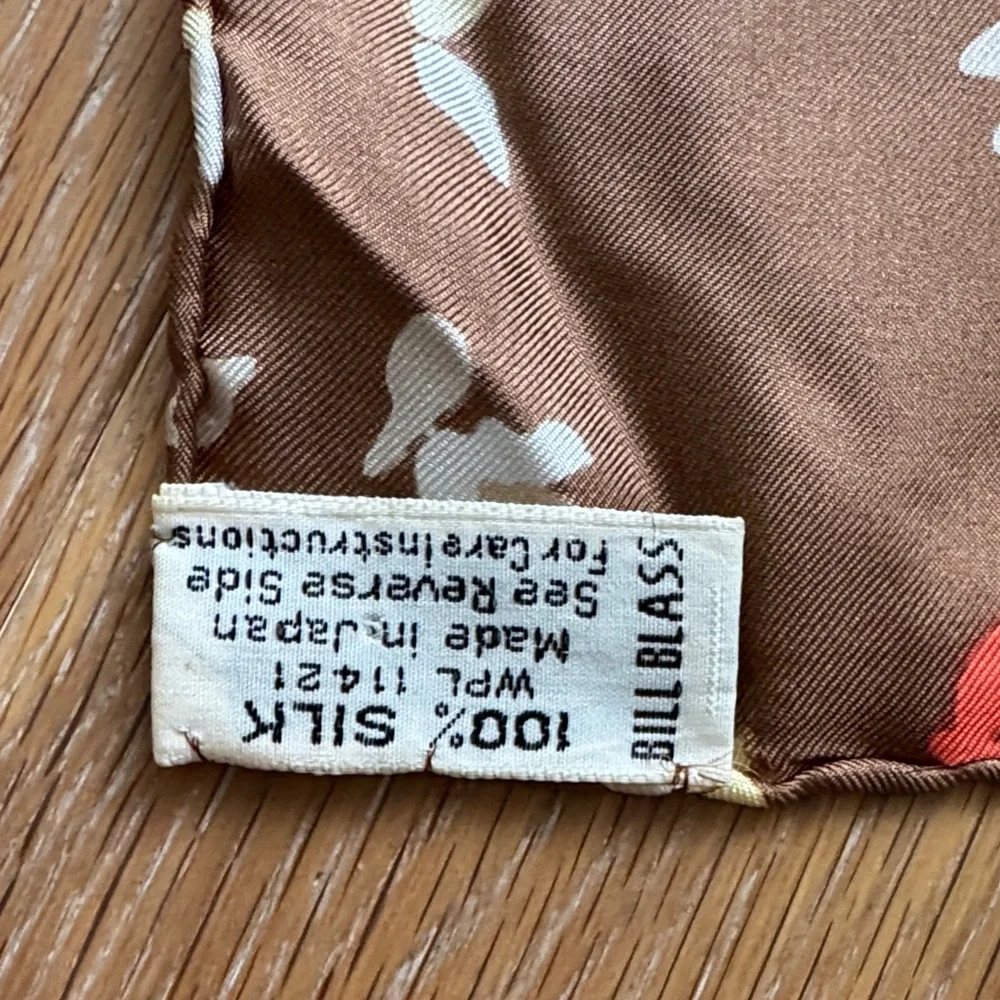 bill blass stylish scarf