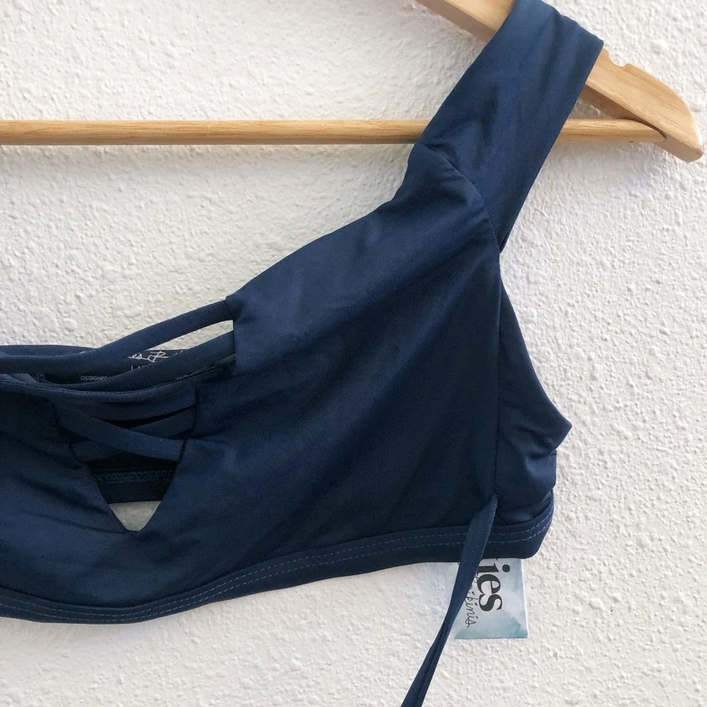 Frankies Bikinis product nwt
