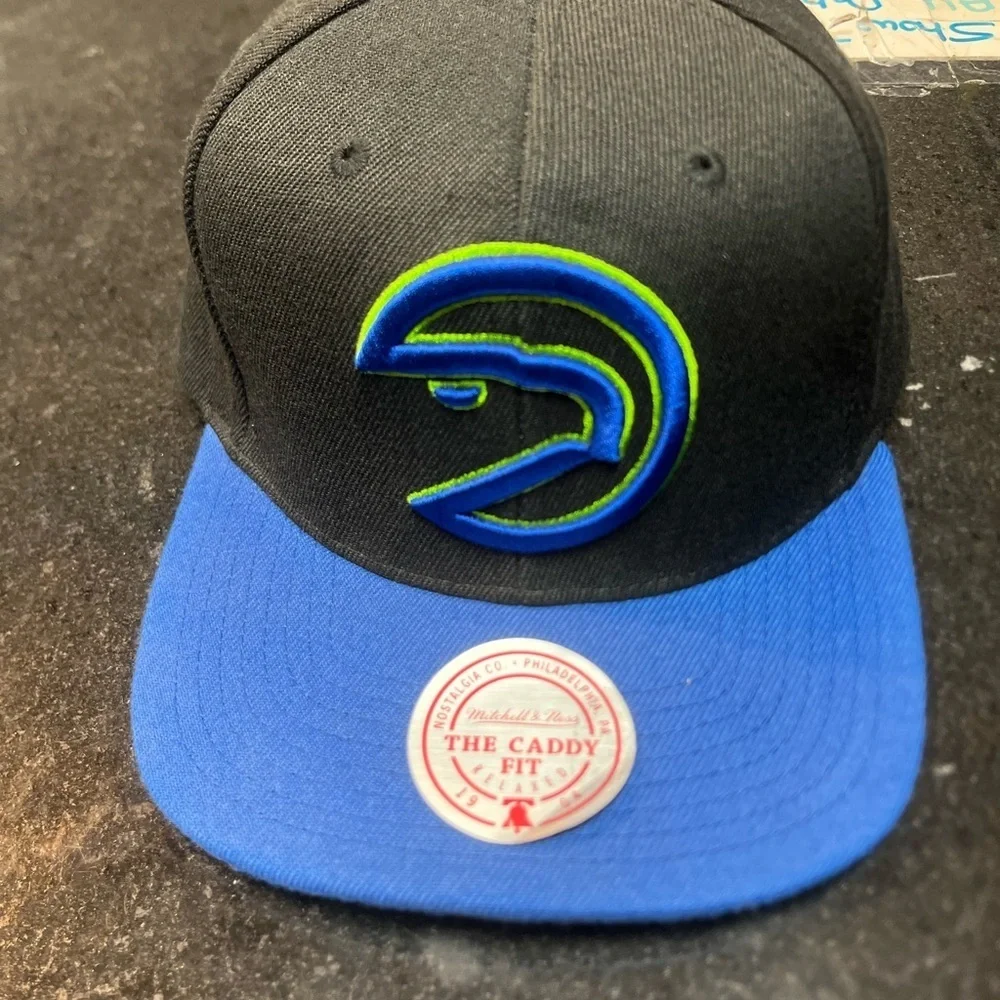 Mitchell & Ness stylish black