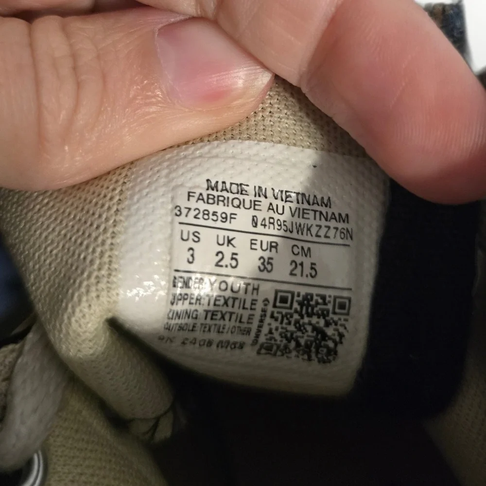 Converse worn good