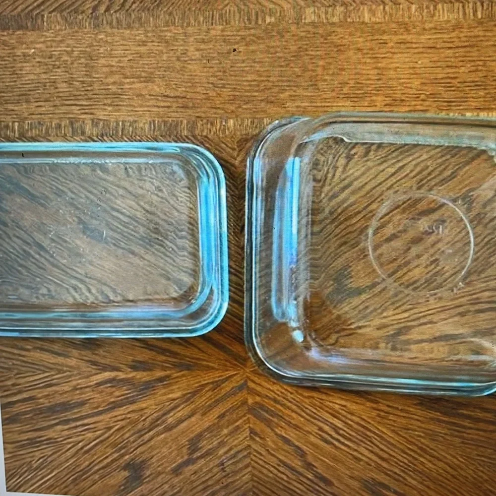 Bundle 2 clear Pyrex dishes