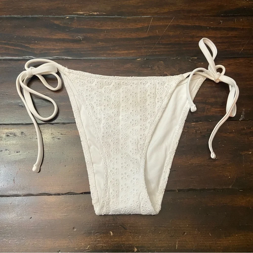 Frankies Bikinis stylish white
