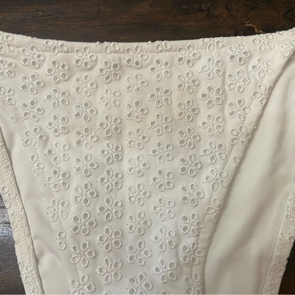 Frankies Bikinis stylish white