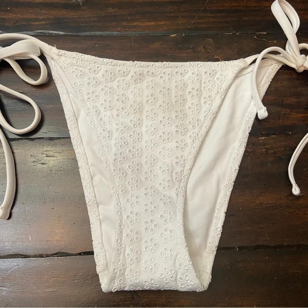 Frankies Bikinis stylish white
