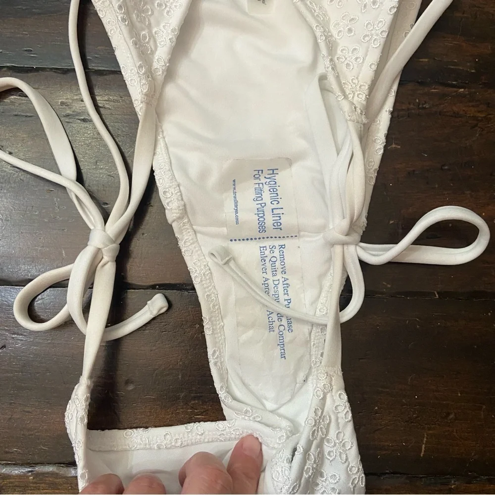 Frankies Bikinis stylish white