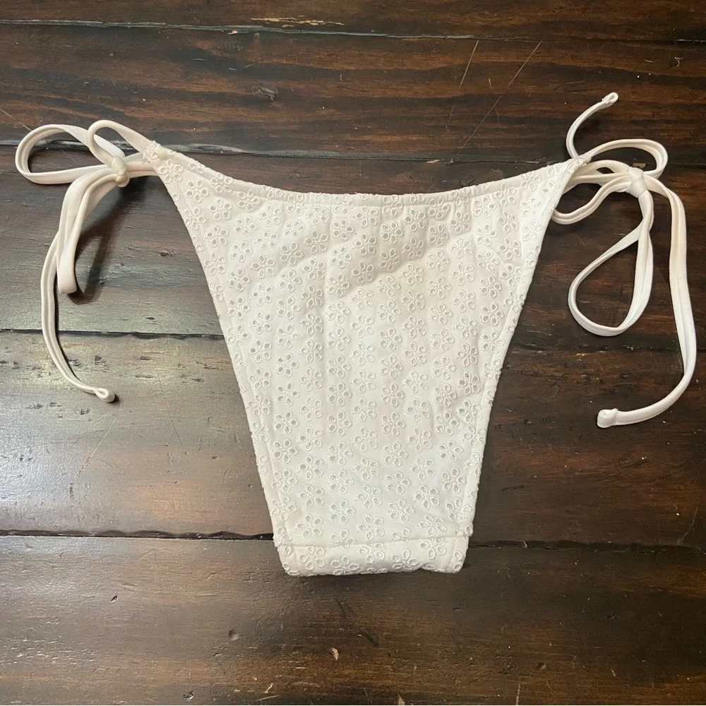 Frankies Bikinis stylish white