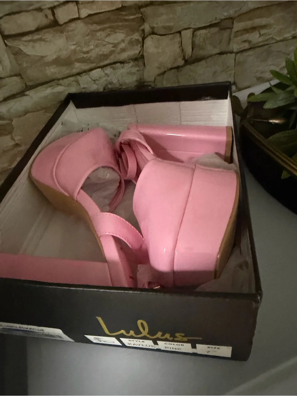 Lulus glossy bubblegum