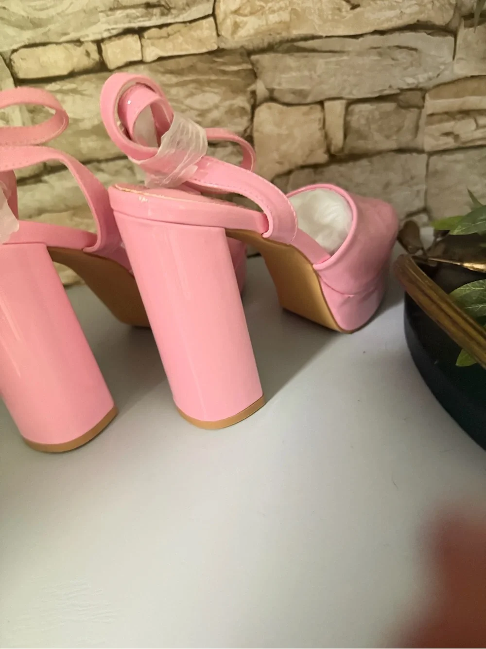 Lulus glossy bubblegum