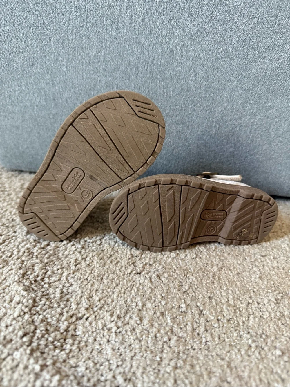 Old Navy Cream Mary-Jane Toddler Shoes with Tan Outsole