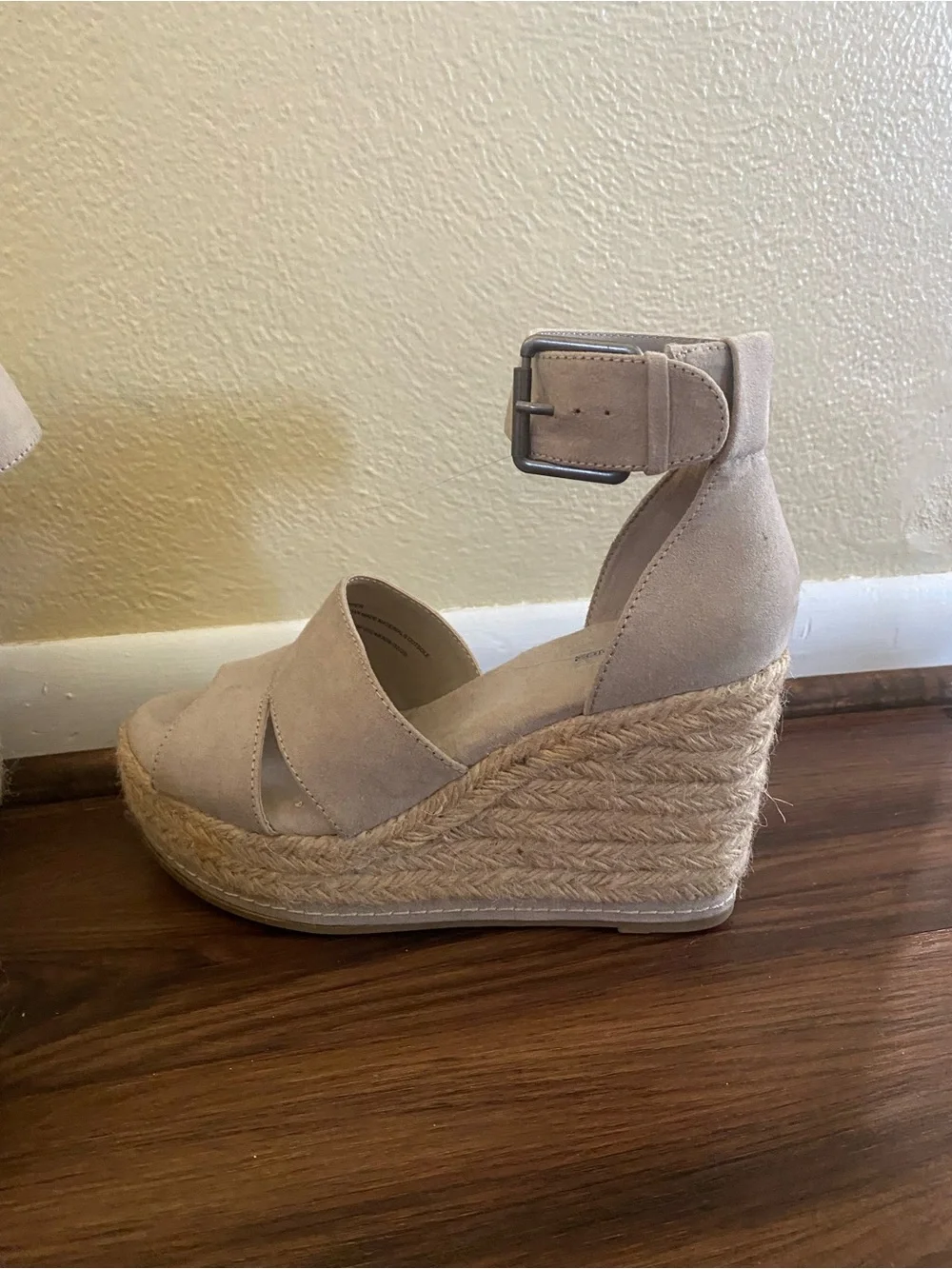 N/A offers all espadrille
