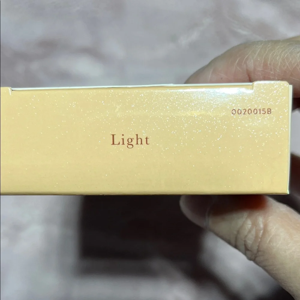 Laura Geller Baked Balance-N-Glow Illuminating Foundation - Light