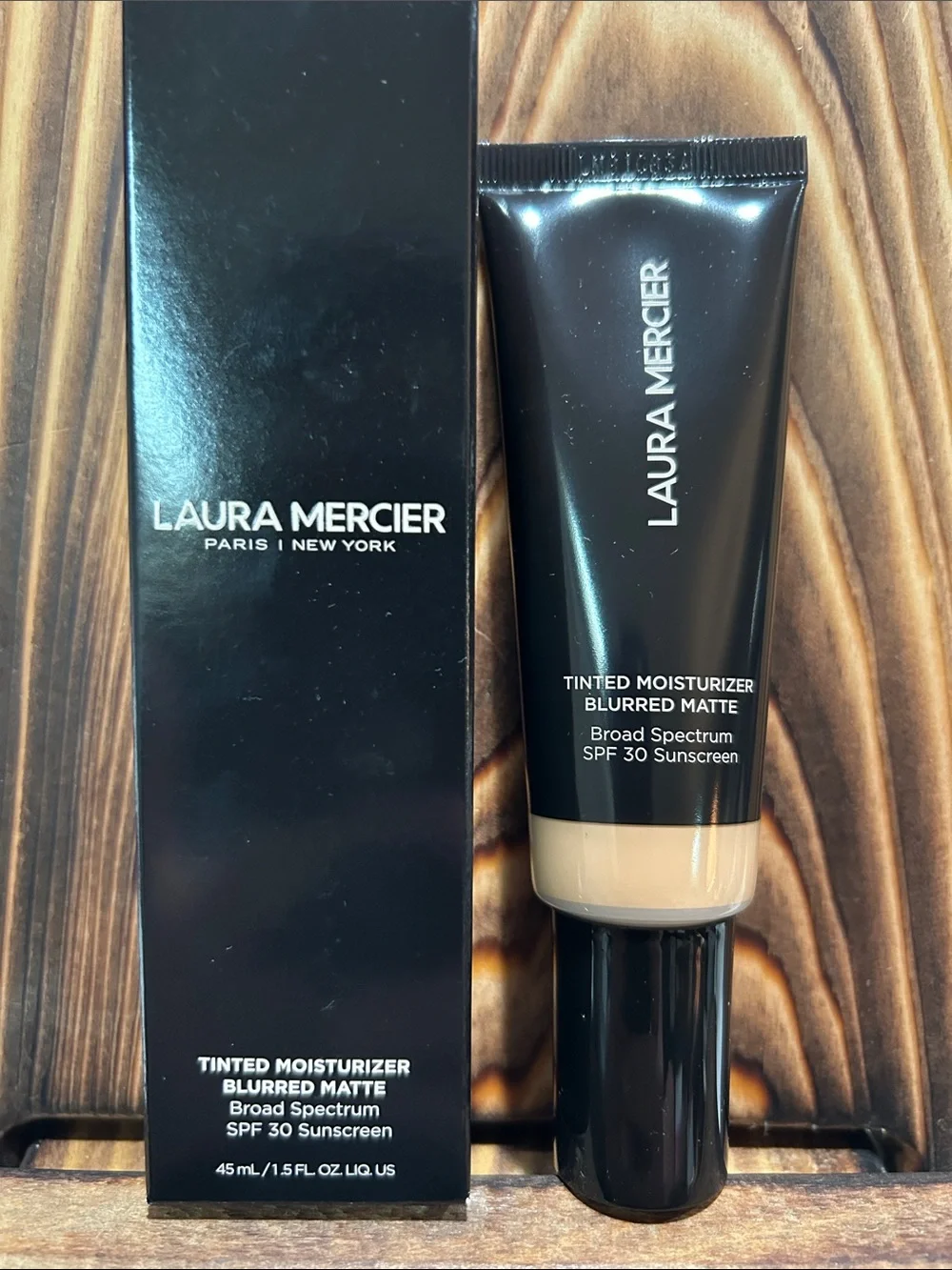 laura mercier Tinted Moisturizer Blurred Matte — Natural Beige 2W Citrene
