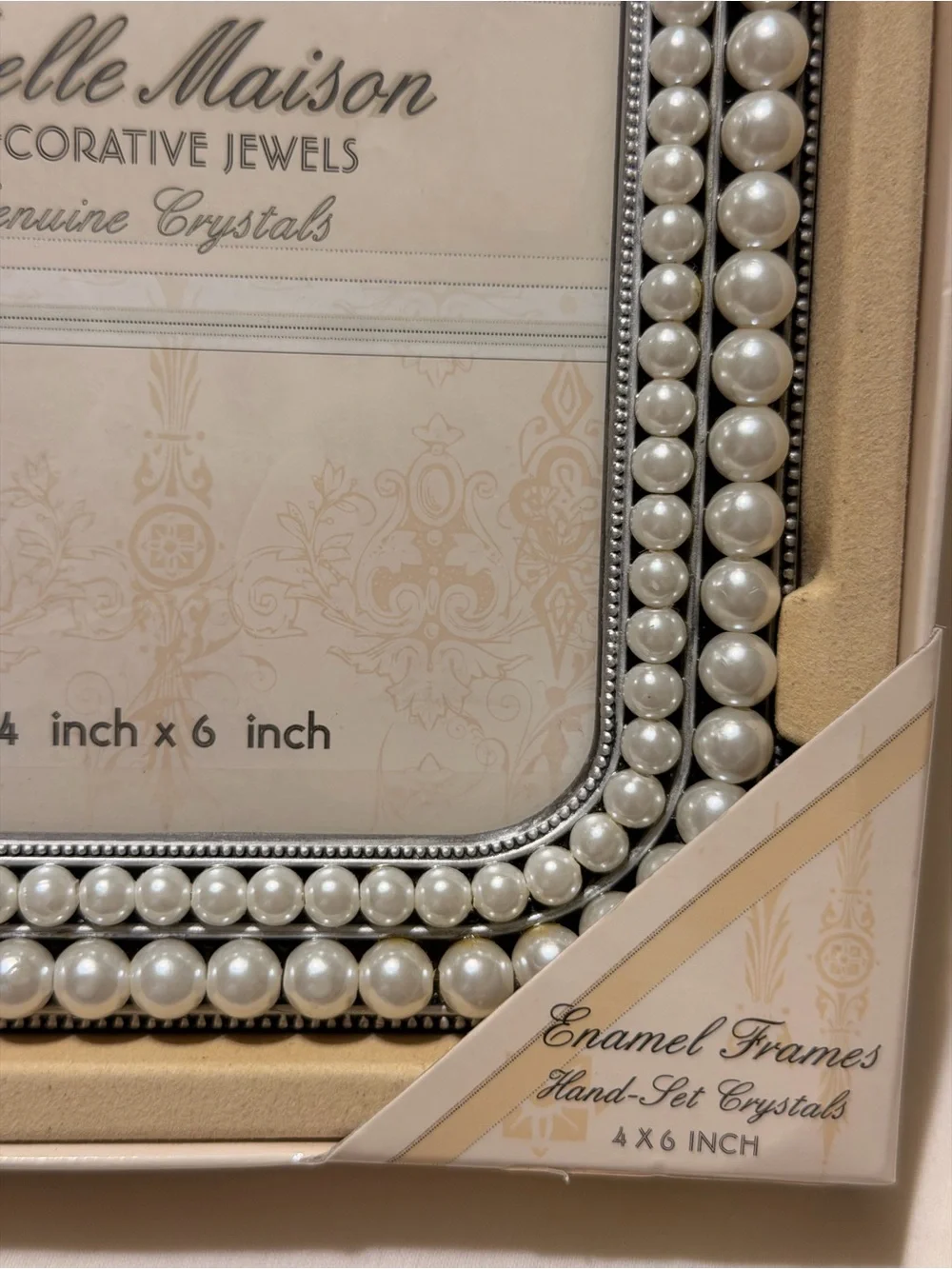 Belle Maison decorative wall