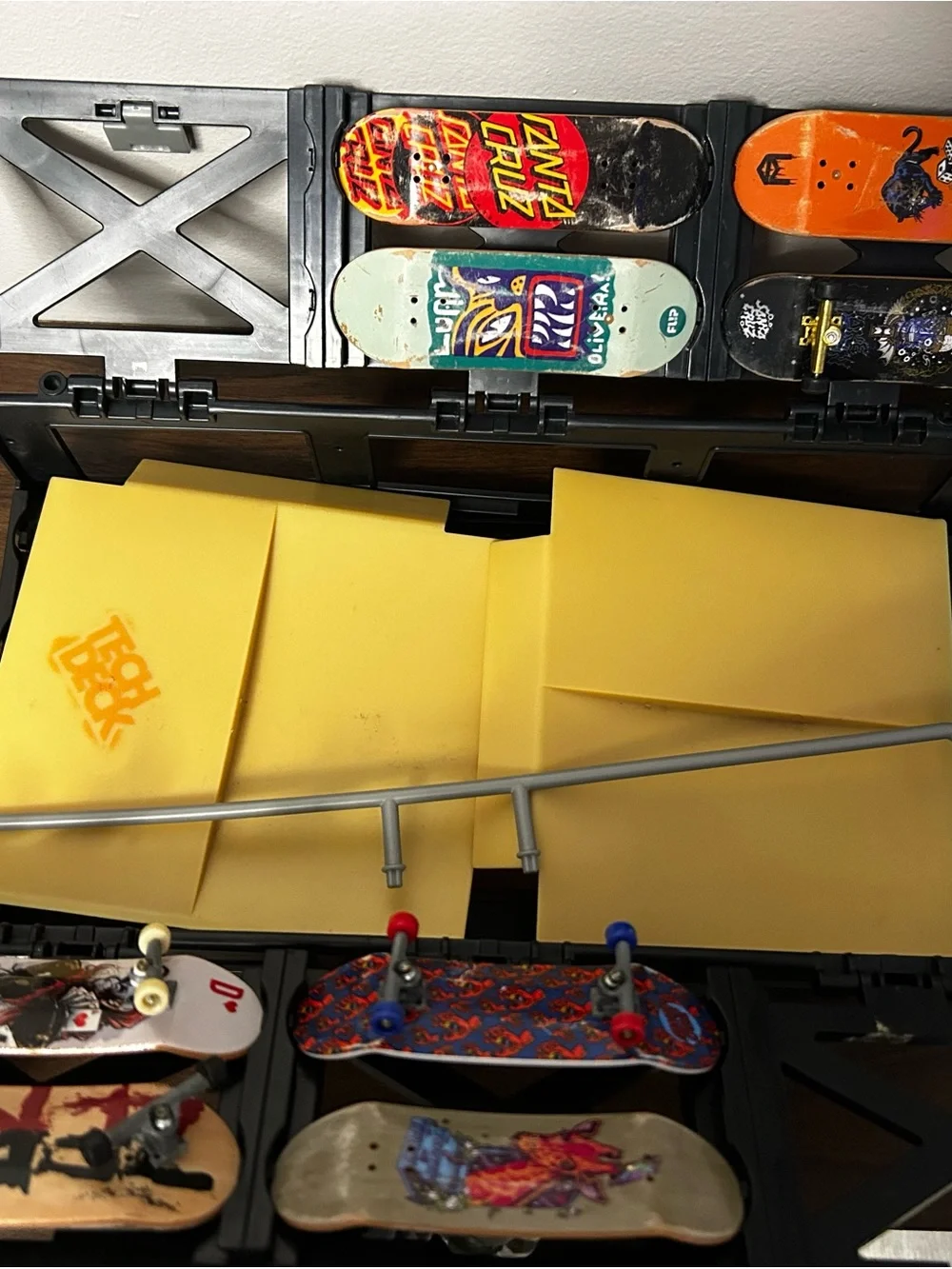 Tack deck skategame transforming skate park carrying case w 7 boards included