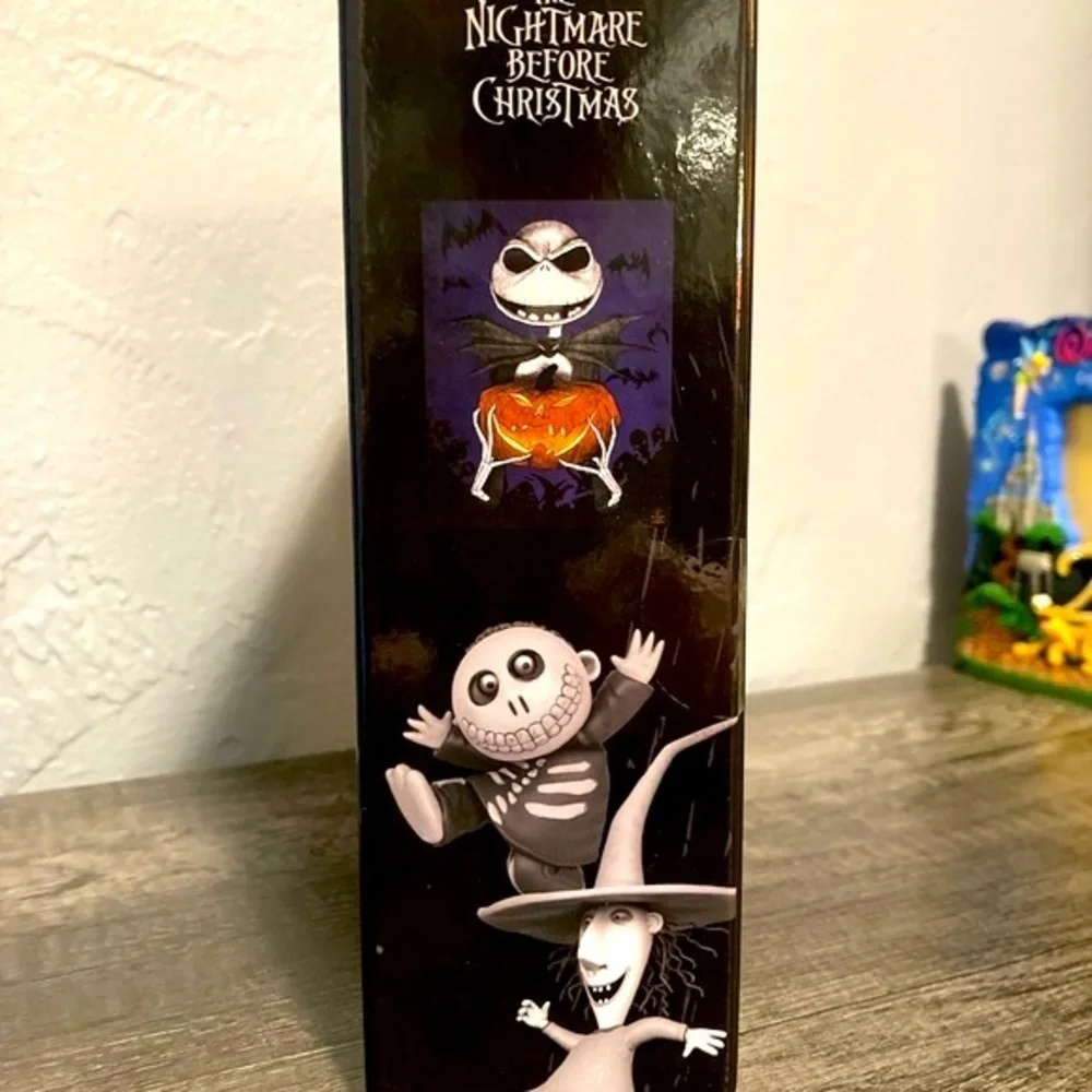 Disney nwt theme