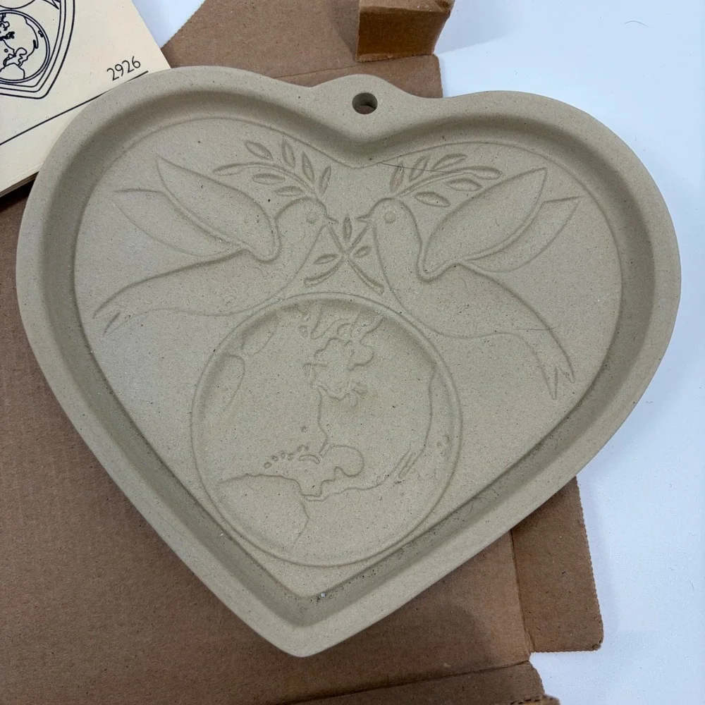 Pampered Chef Peace on Earth Heart Cookie Mold 2926 Doves Globe Stoneware 2002