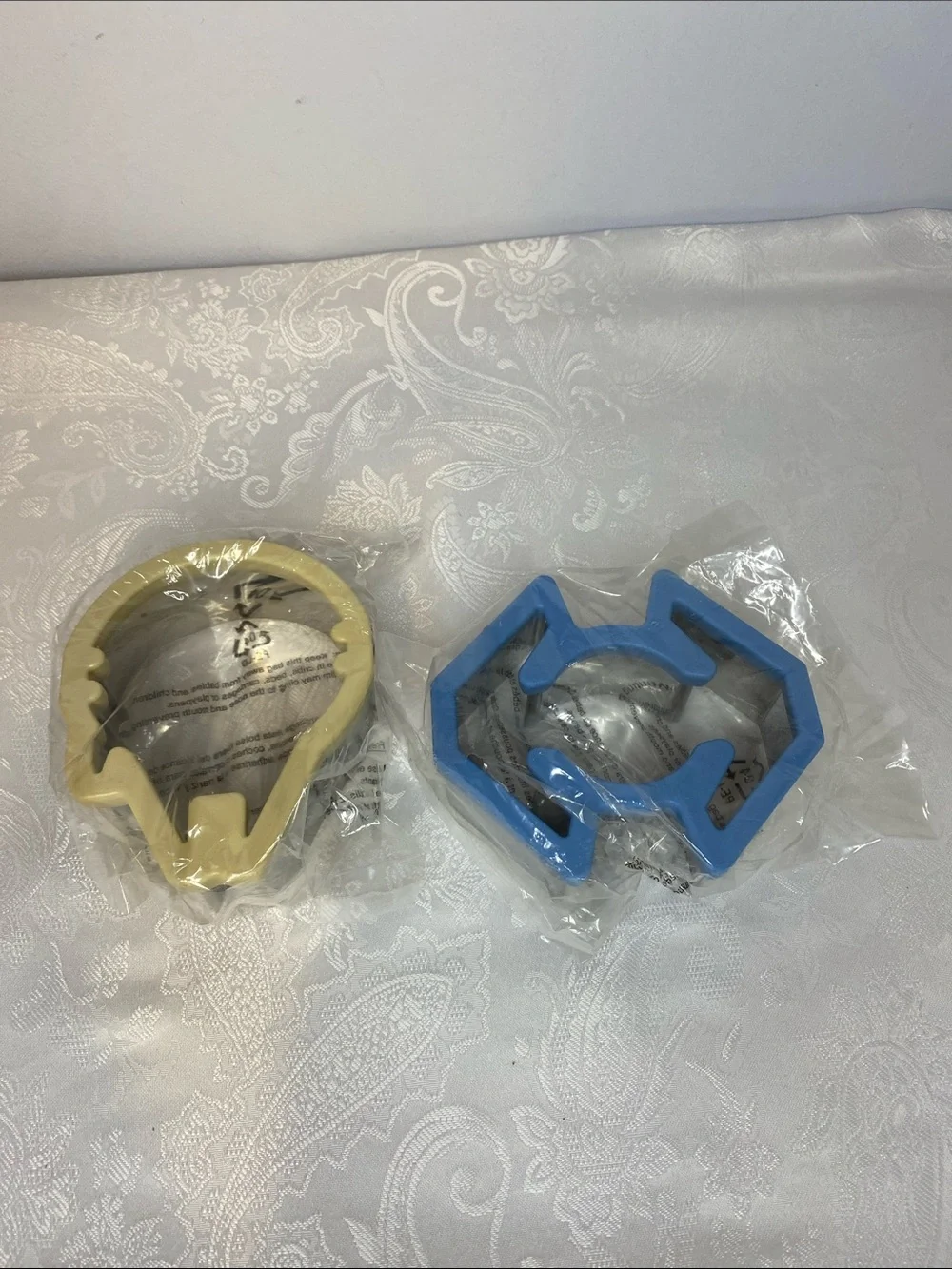 BRAND NEW & SEALED Williams-Sonoma Star Wars Sandwich / Cookie Cutters, set of 2