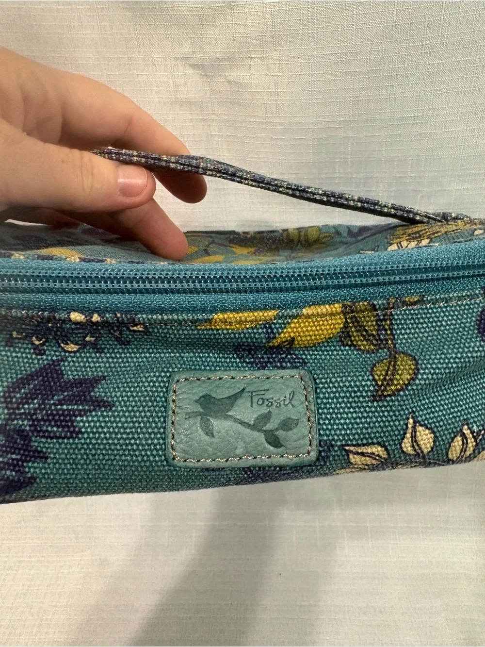 Fossil compact zip