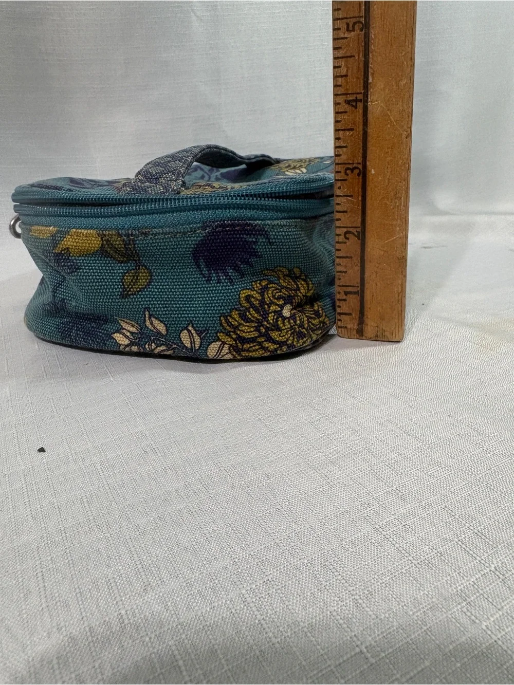 Fossil compact zip