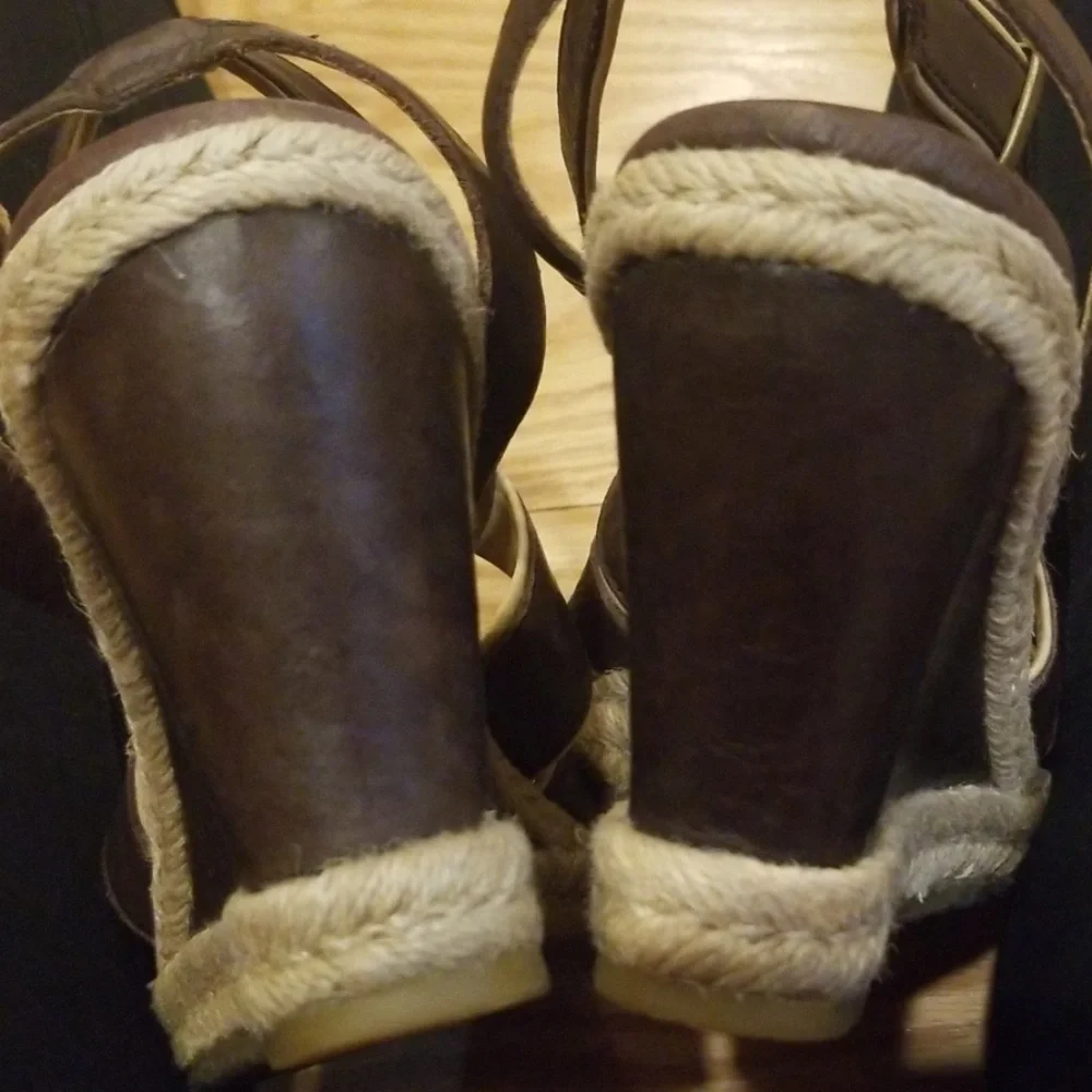 Ugg Isabella leather wedge