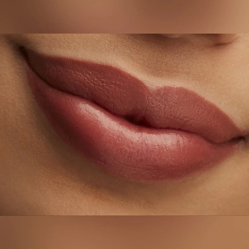 MAC Cosmetics lustre lightweight