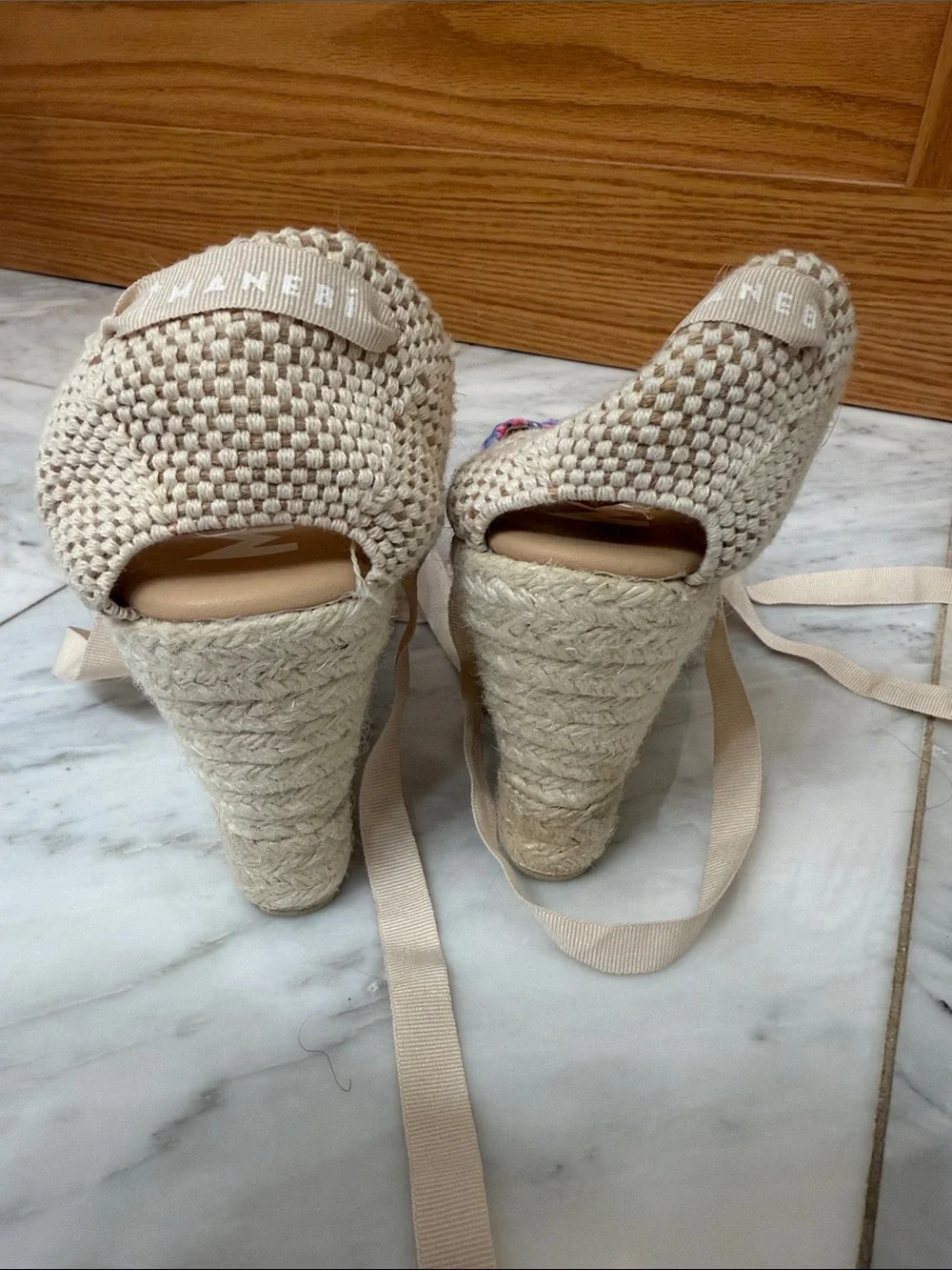 Manebi customizable comfort looks