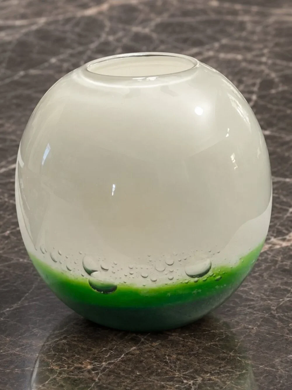 Italian Murano Style Hand Blown Art Glass Round Vase Green White Bubble 7