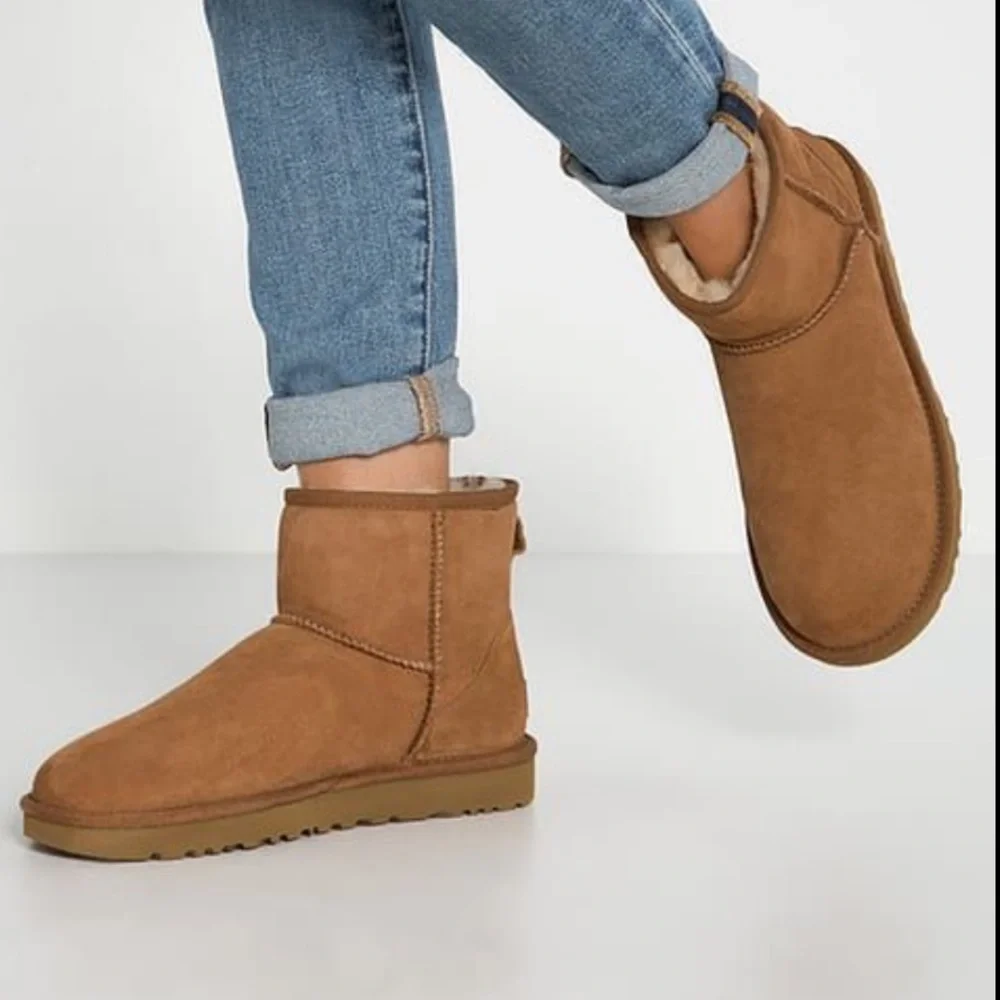 UGG mini Classic II chestnut winter boots size 5 women