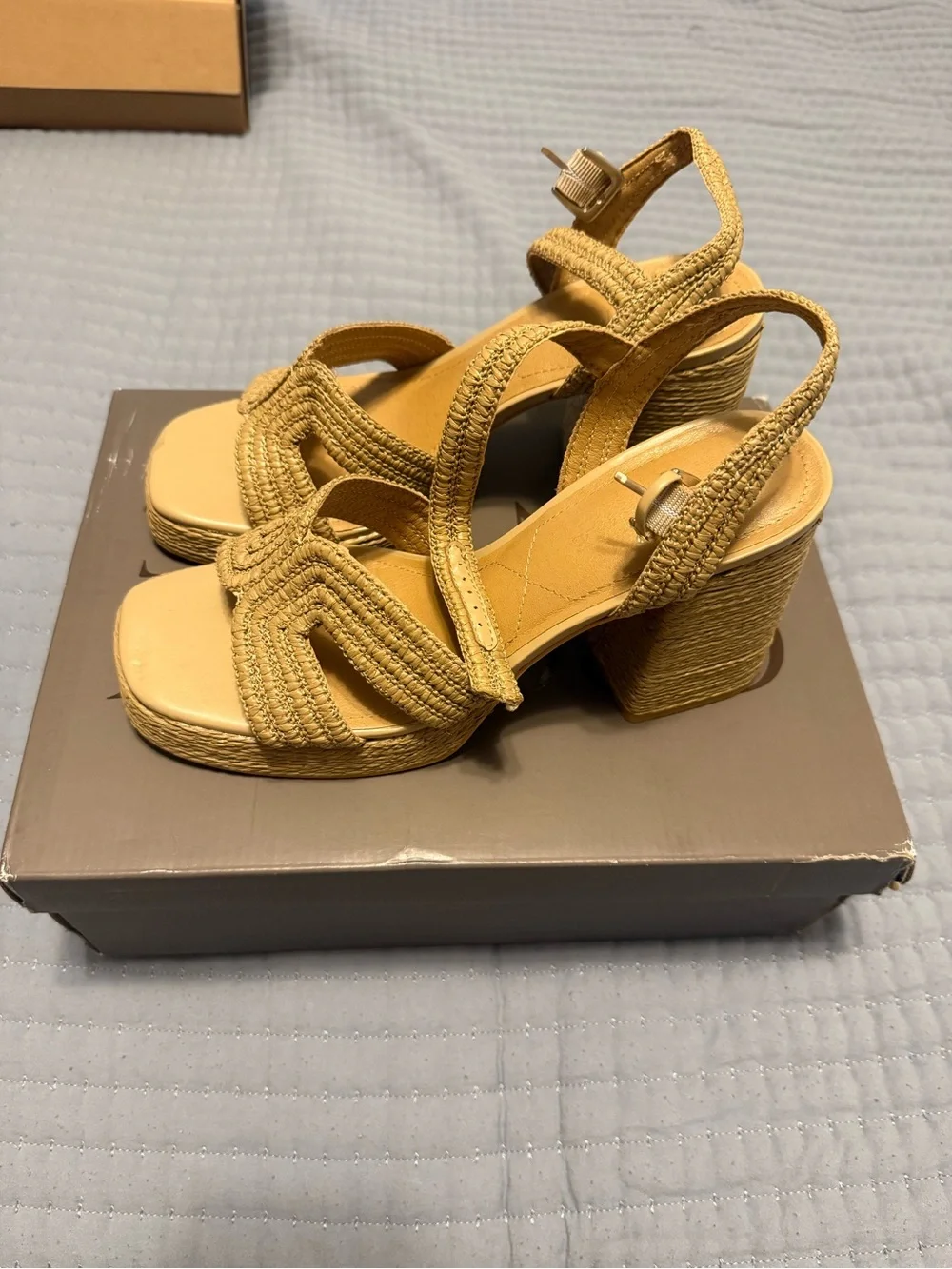 Crown Vintage stylish tan