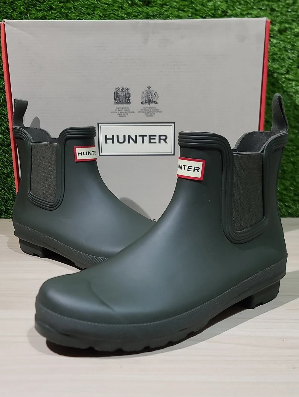Hunter Women's Original Chelsea Rain Boots / Dark Olive US 10