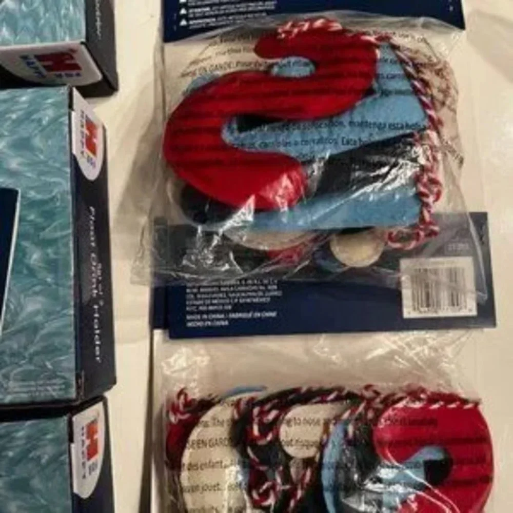 4th of July Decorations -3 Banners & 6 Inflatable Float Drink Holders (new) (ps)