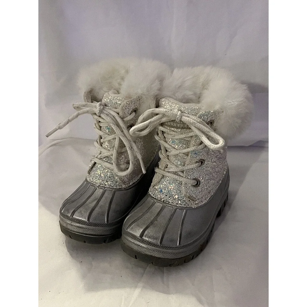 Magellan Outdoors Duck‎ Boots Girls Size 7 Silver w/ Fur Trim Winter Snow