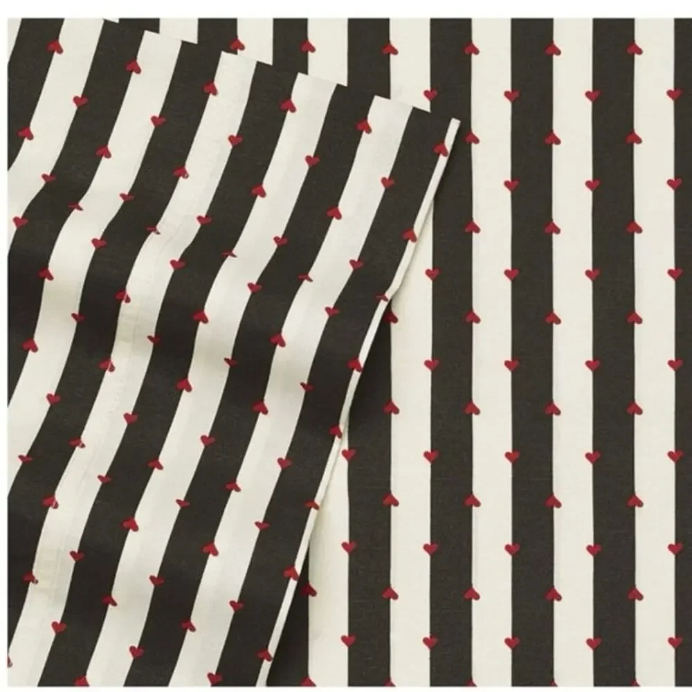 Betsey Johnson includes sheet