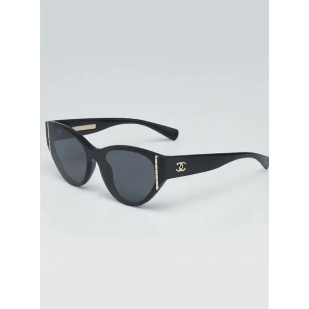 CHANEL excellent one