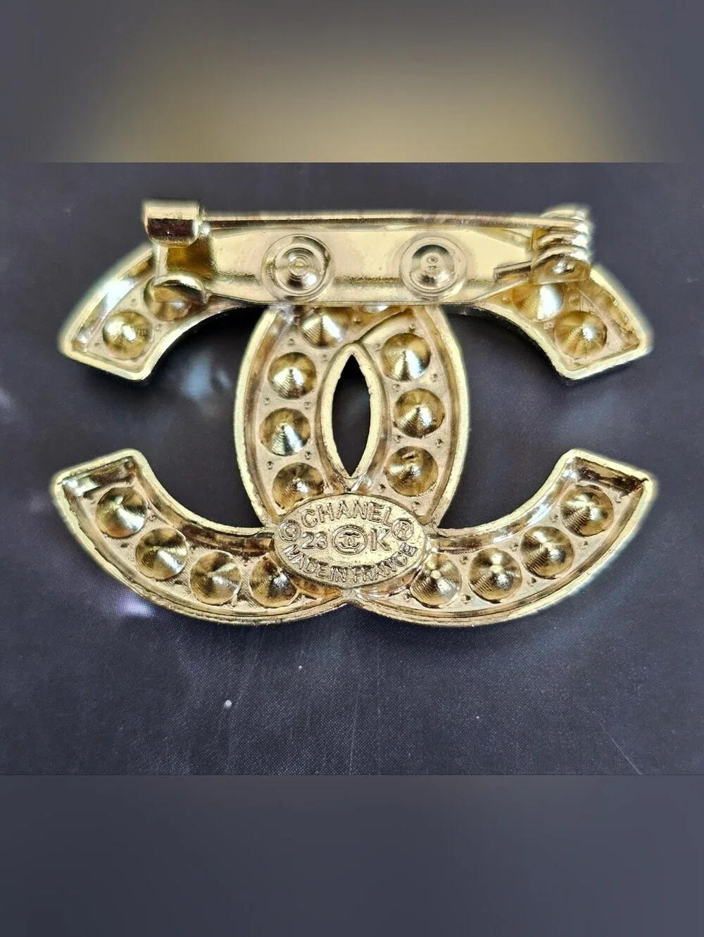 CHANEL approx brooch new