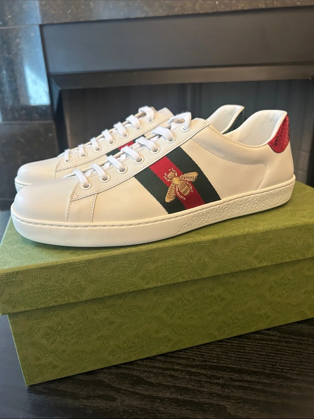 Gucci red classic up